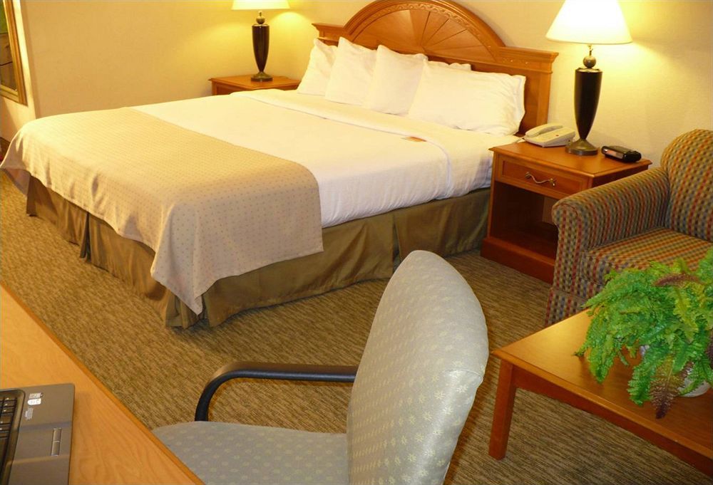 Doubletree By Hilton Decatur Riverfront Oda fotoğraf
